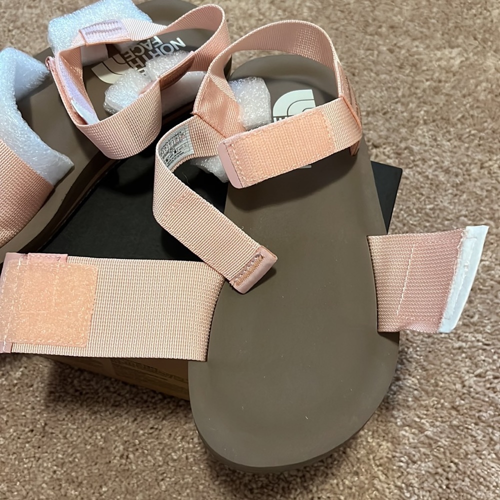 North Face NIB light pink Skeena sandals - Picture 11 of 15